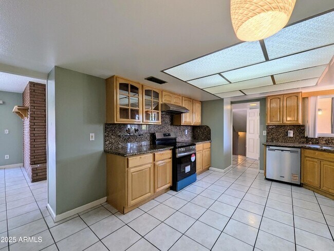 Building Photo - 4019 W San Miguel Ave