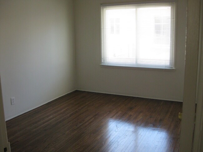 Building Photo - 5934 Cahuenga Blvd