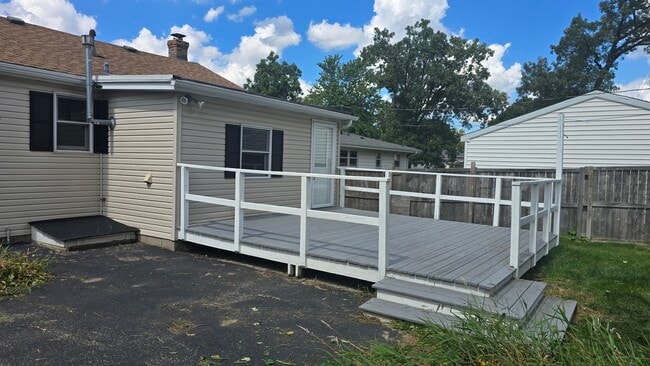 Building Photo - 33181 N Valley View Dr