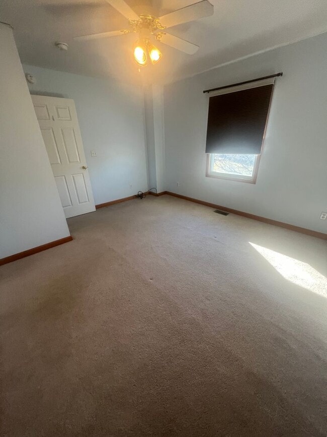 Building Photo - Move in Ready!