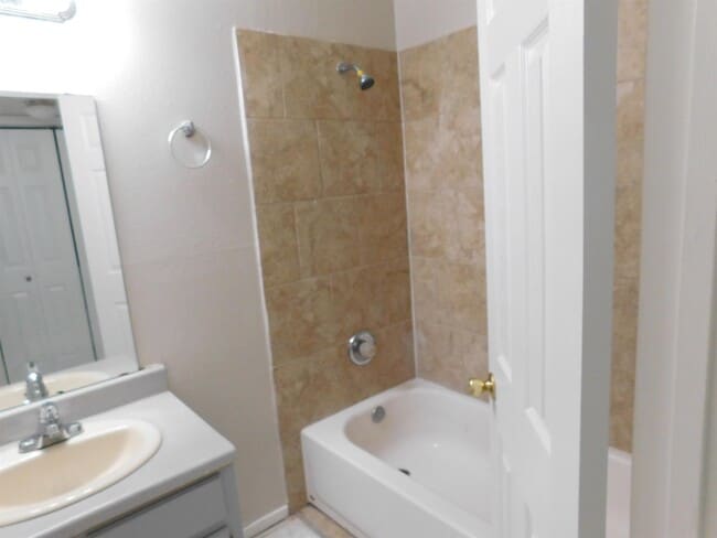 Building Photo - 105 Rockwell Way