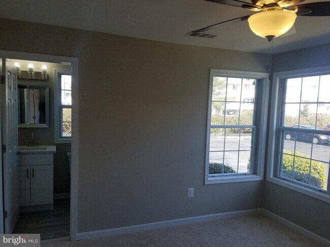 Building Photo - 8613 Beekman Pl