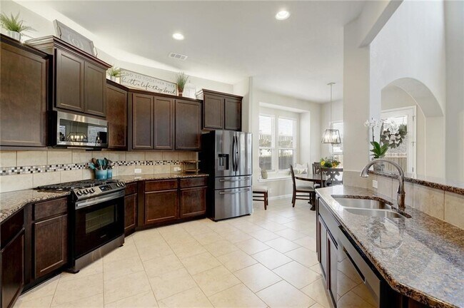 Building Photo - 4116 Godwit Dr