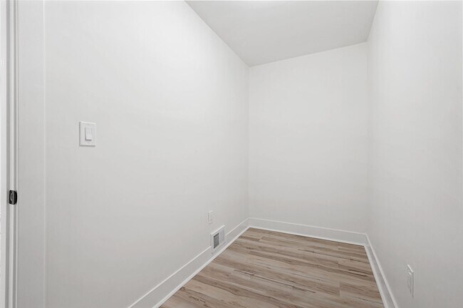 Building Photo - Gorgeous 3 bedroom home in Verona available now!