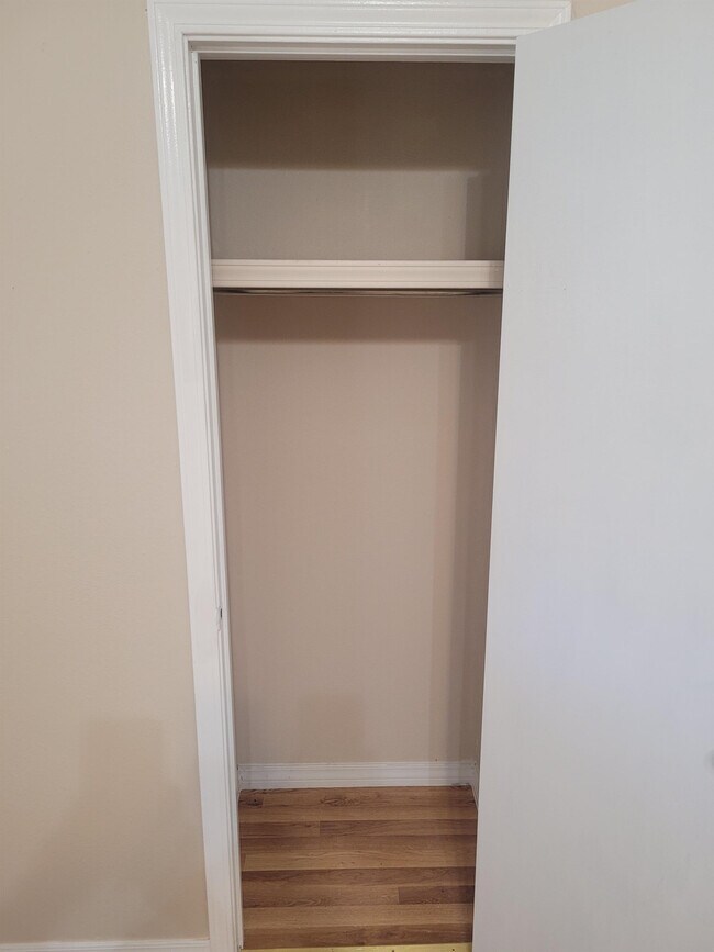 Building Photo - 4808 Fordham Dr