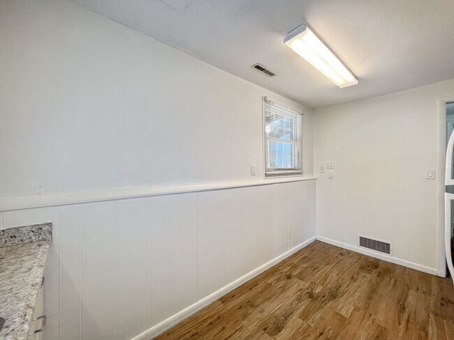 Building Photo - 102/104 Riverside