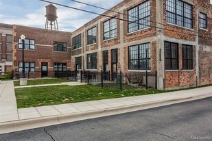 Building Photo - 5766 Trumbull St