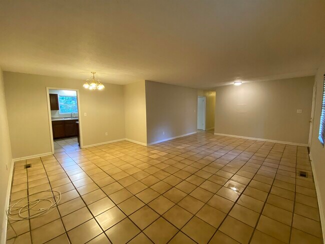 Building Photo - 2506 Waldemar Ln
