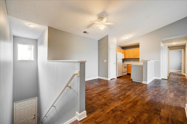 Building Photo - 3 bedroom 2 Bath Large Apartment Home $1,5...