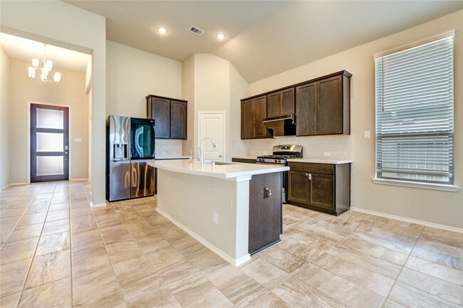 Building Photo - 4727 Crest Hill Dr