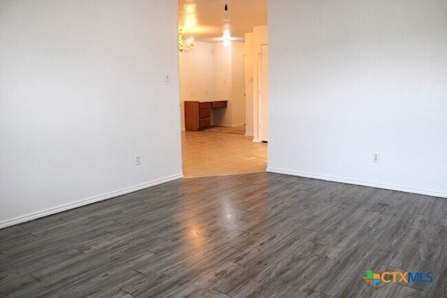 Building Photo - 5402 Lauren Lea Dr