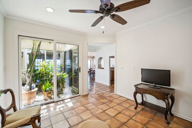 Building Photo - Dream home Located on the Bluff of Southwe...