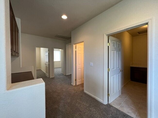 Building Photo - 2912 Medinah Way