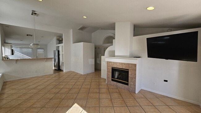 Building Photo - Single story with a POOL in Spring Valley!!!