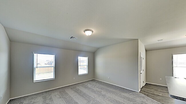 Building Photo - Very Nice 3 Bedroom 2 Bath Home in Yukon S...