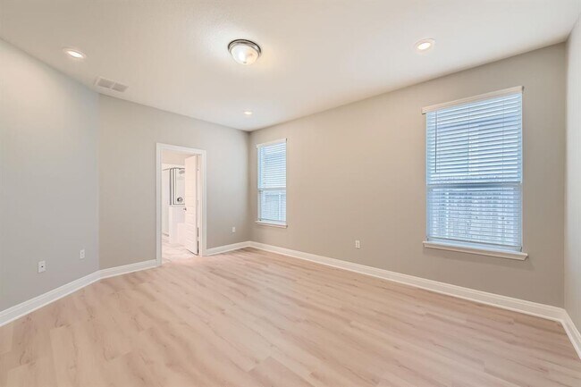 Building Photo - 1609 Arial Dr