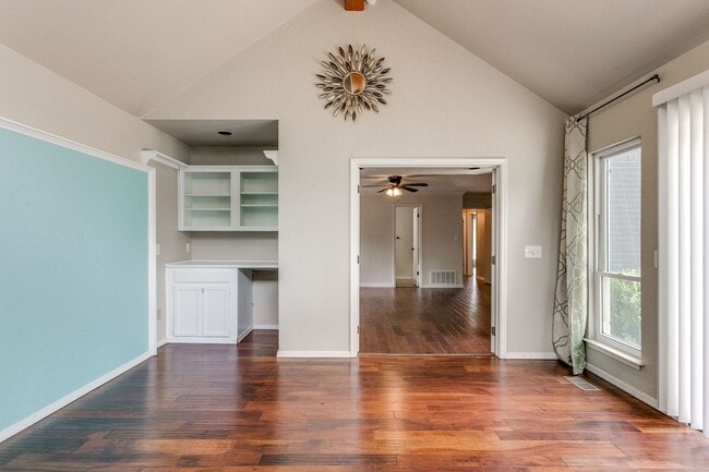 Building Photo - 1309 Fox Lake Ln