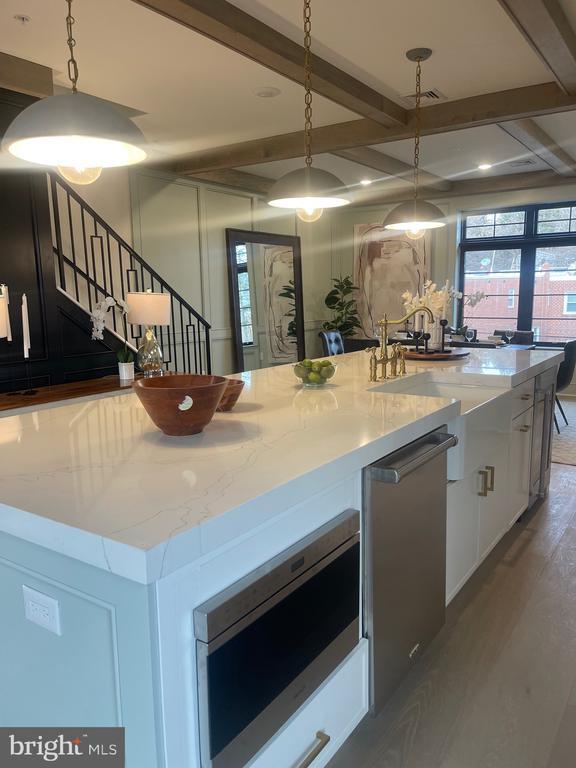 Building Photo - 7519R Ridge Ave