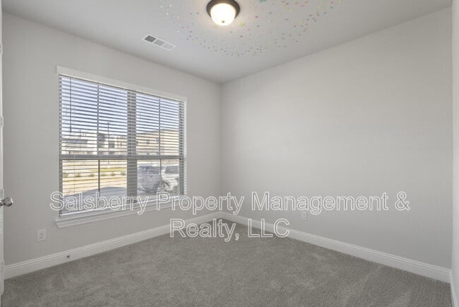 Building Photo - 2021 Daniel Dr