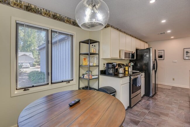 Building Photo - 3247 Summerchase Cir
