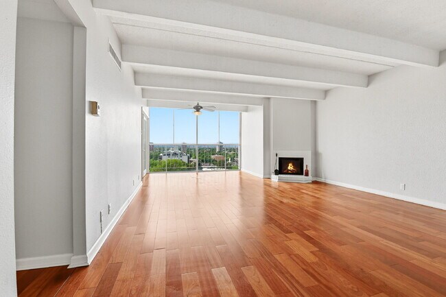 Building Photo - $2,240.95 - 2 Bed, 2 Bath Condo in Denver with Central AC!