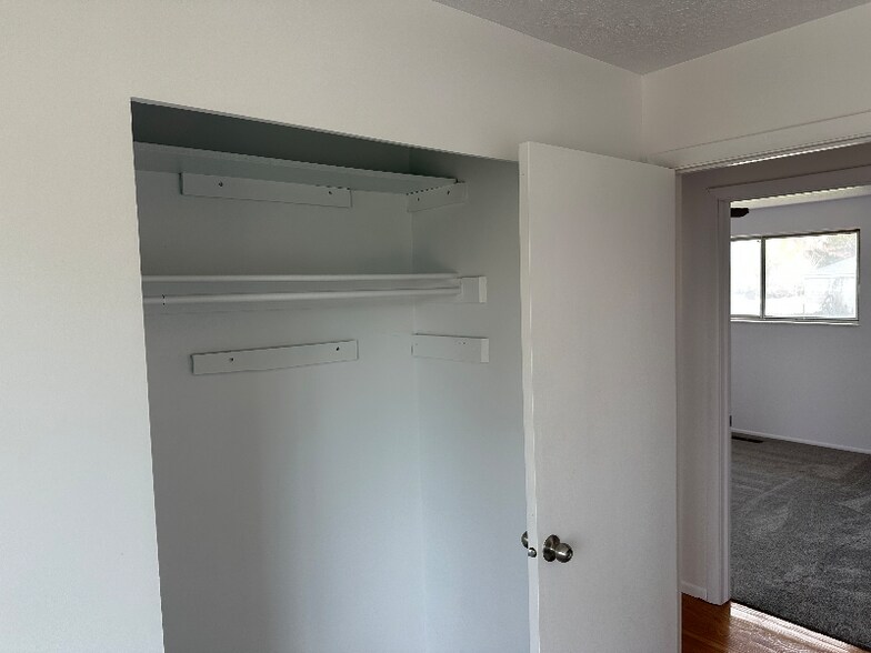 Building Photo - 4981 Greentree Way W