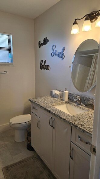 Building Photo - 670 Nobles St