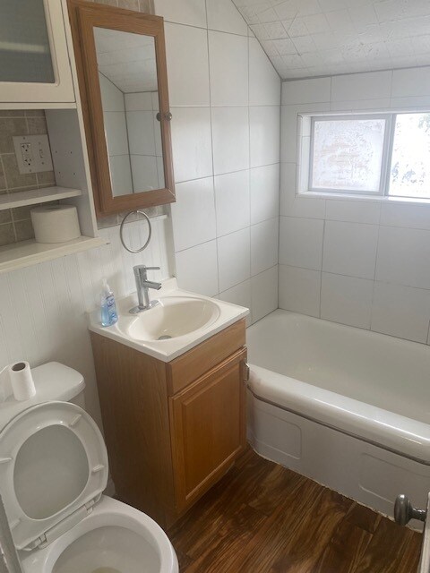 Building Photo - 1108 S Garey Ave