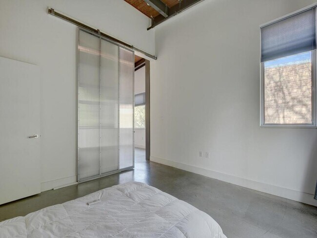 Building Photo - 2205 N Lamar Blvd