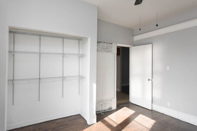 Building Photo - 1249 W Rosemont Ave