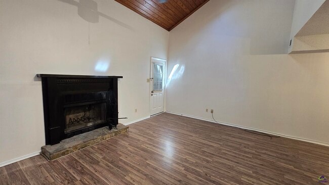 Building Photo - 313 Westcliff Center St