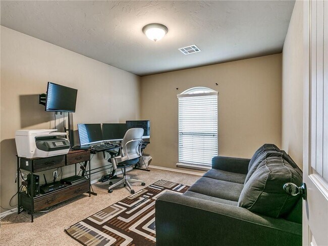 Building Photo - 517 Apple Tree Ln