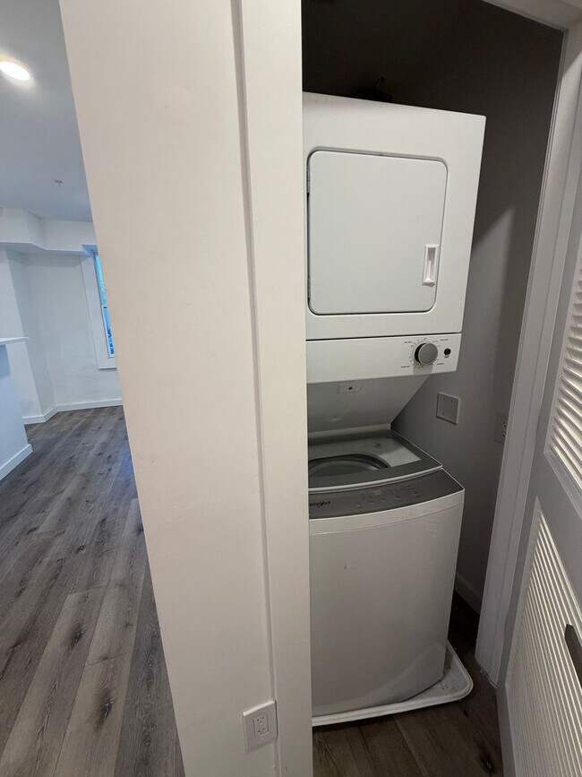 Building Photo - 240- 242 E Girard