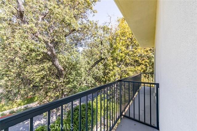 Building Photo - 4445 Auckland Ave