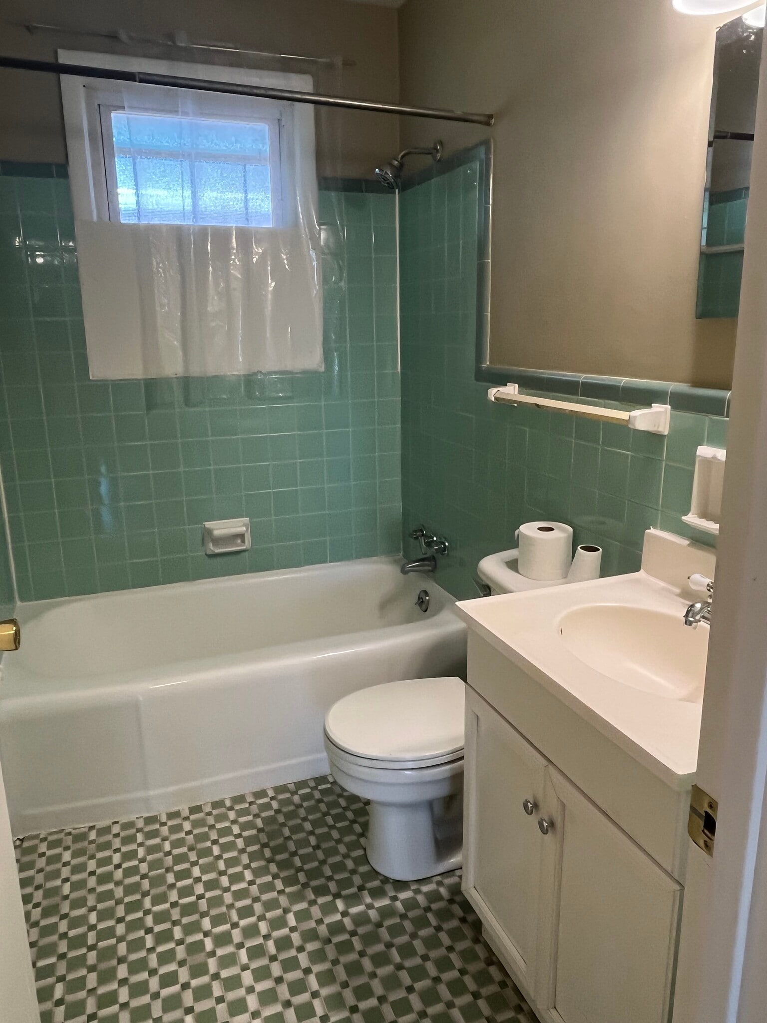 Building Photo - 3003 Oakland Ave