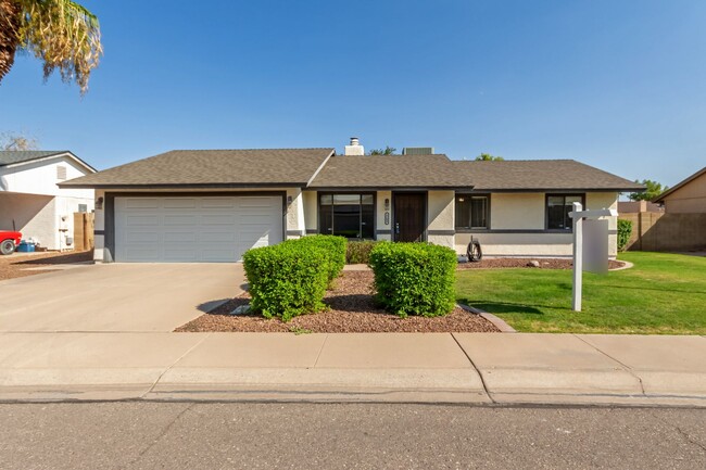 Building Photo - Charming 3-Bedroom, 2-Bath Home with AZ Ro...