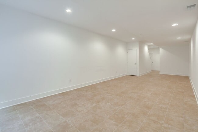 Building Photo - Northern Liberties 4 Bedroom Townhome
