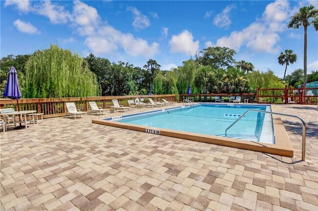 Building Photo - Close to the Beach!