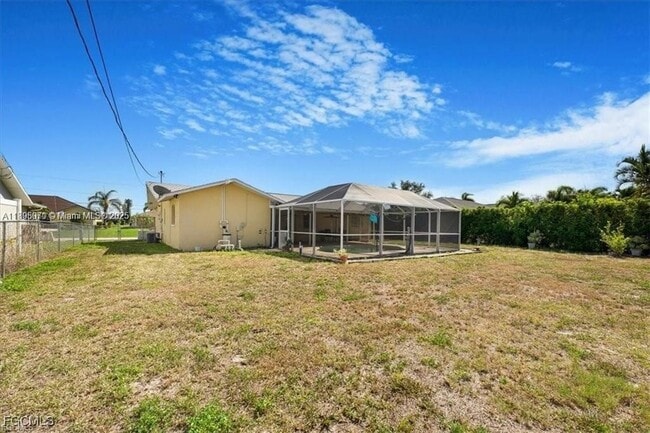 Building Photo - 915 SE 20th St