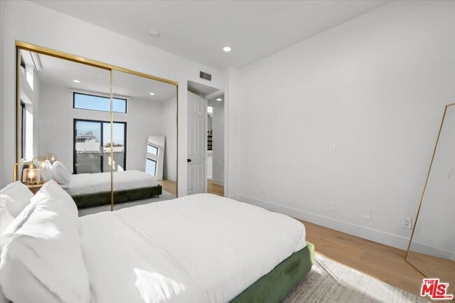 Building Photo - 6730 Esplanade St