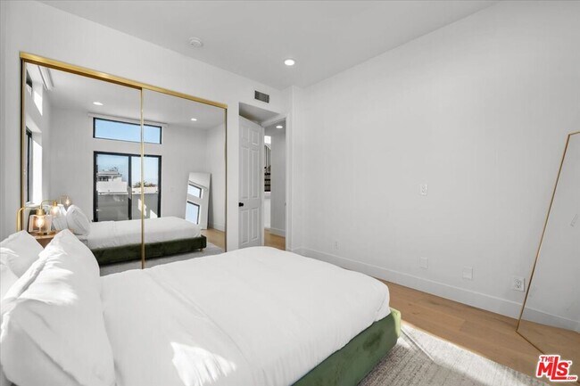 Building Photo - 6730 Esplanade