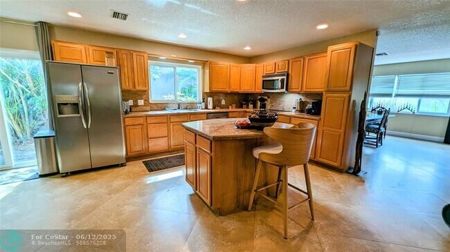 Building Photo - 8105 Nutmeg Way