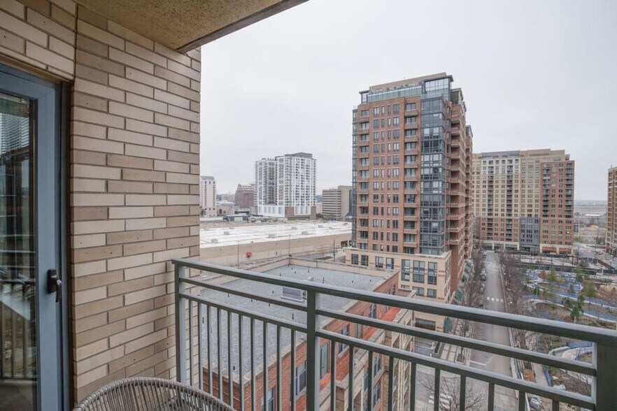 Building Photo - 550 14th St S