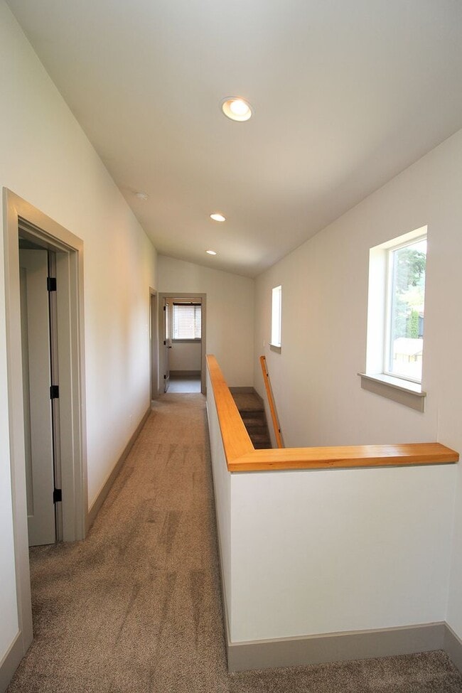 Building Photo - 2273 SE 77th Ave