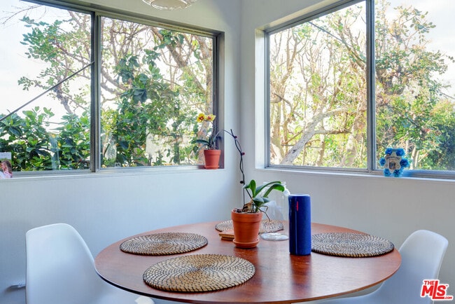 Building Photo - 555 Agate St