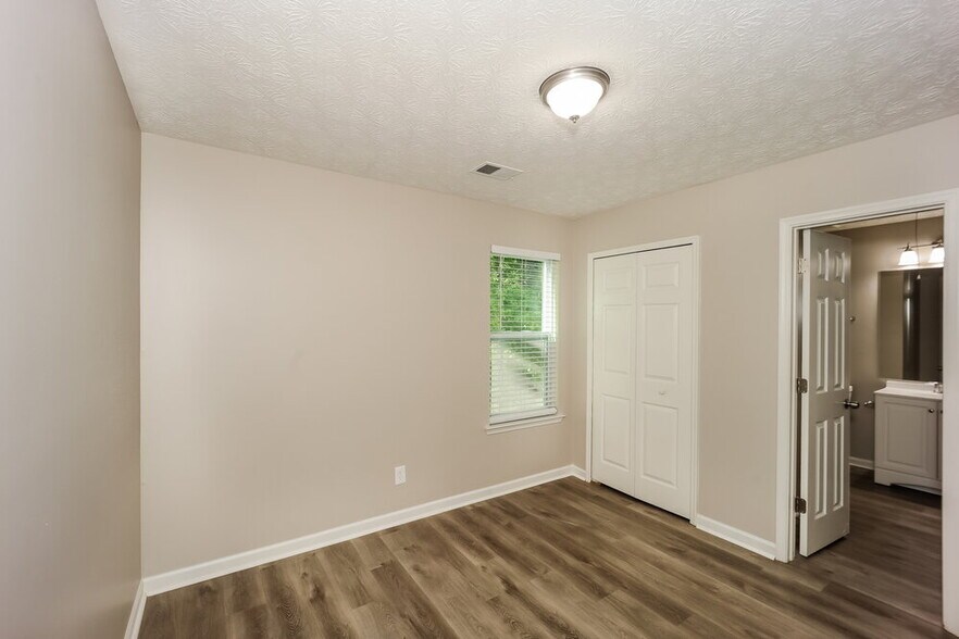 Building Photo - 821 River Mist Dr