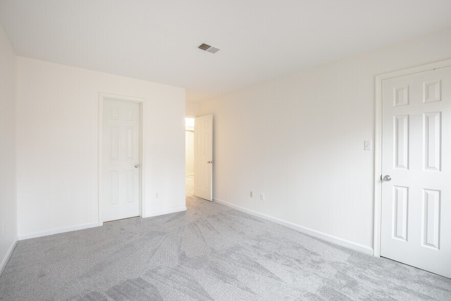 Building Photo - 2241 Lovedale Ln