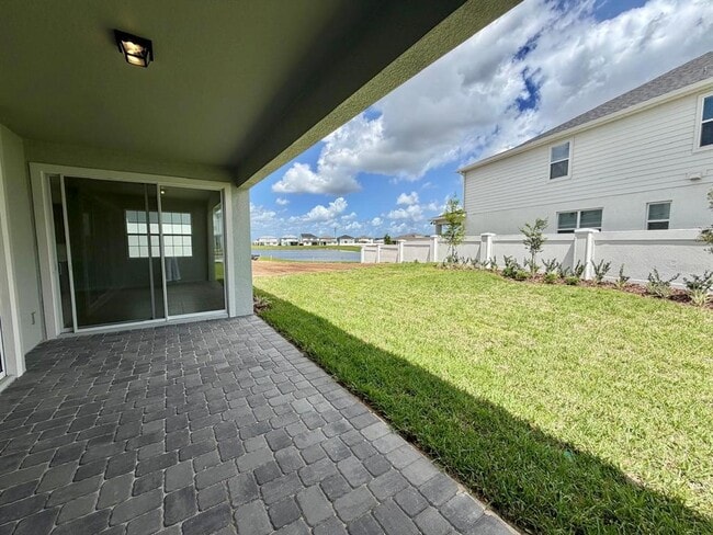 Building Photo - 6985 Oak Commons Way