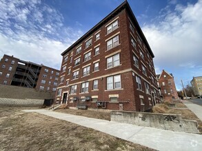 Building Photo - 122 Central St