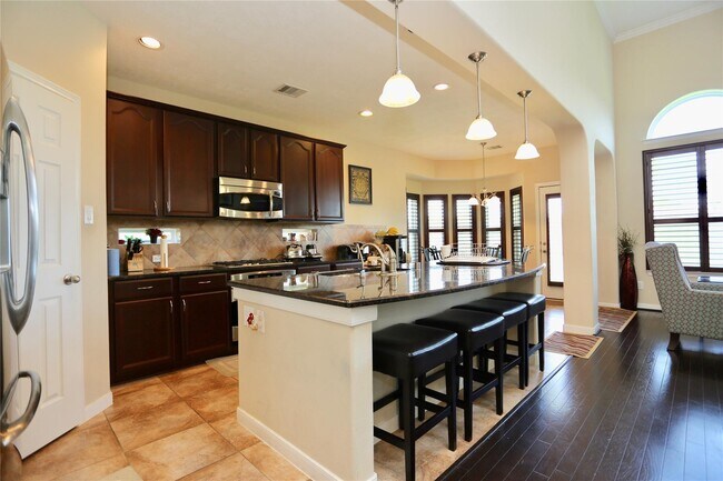 Building Photo - 26715 Richwood Oaks Dr